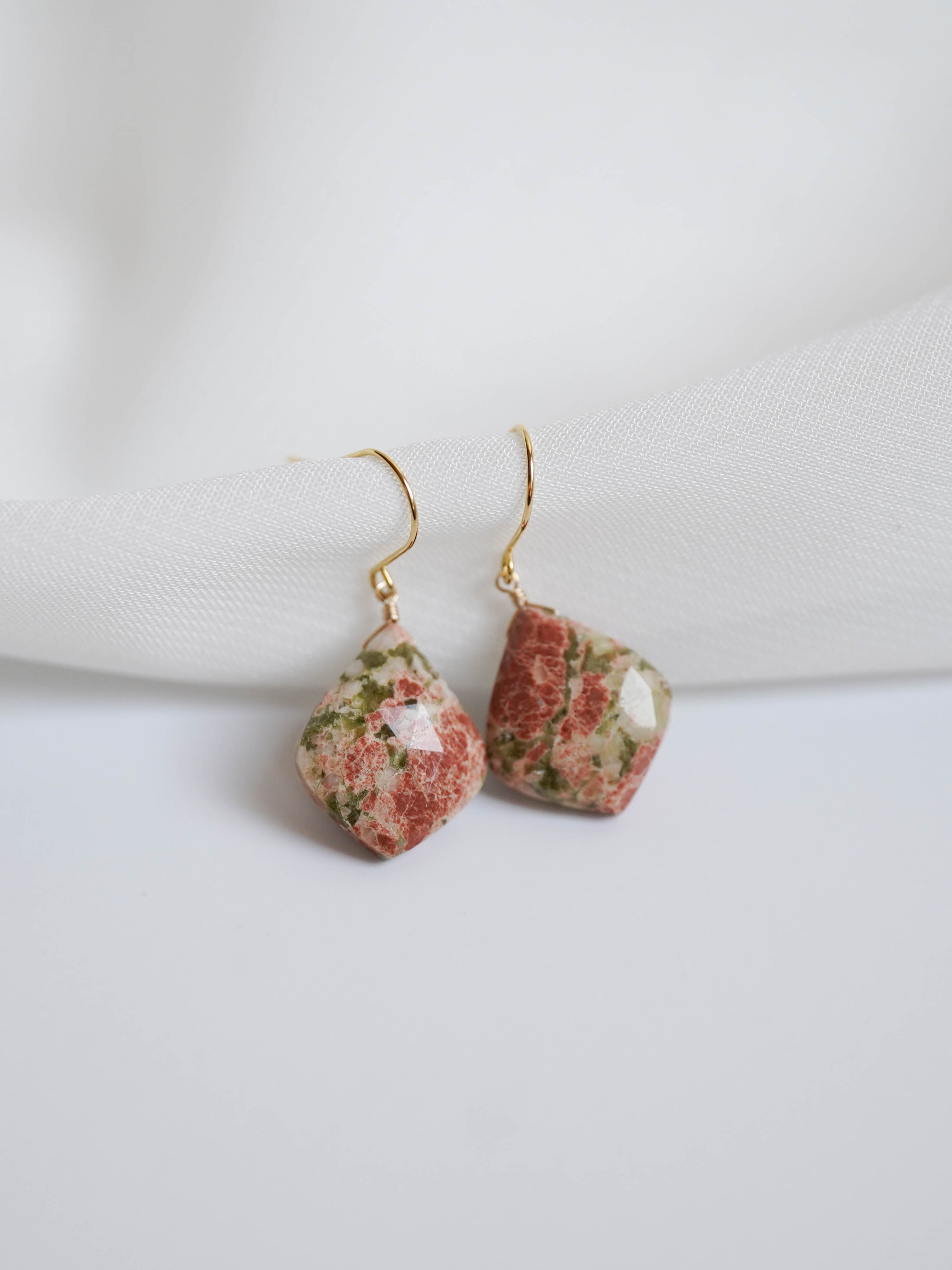 ユナカイト リーフ ピアス｜IDIOS