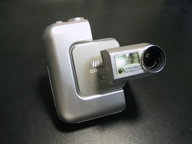 News：“デザイン性”と“スイバル”の両立は難しい？――「COOLPIX SQ」レビュー