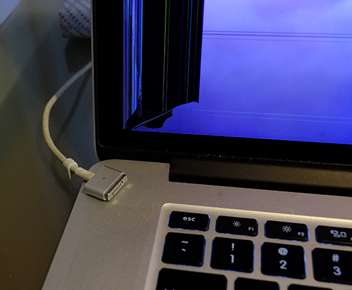 MacBookProの液晶画面が割れた。 | blog di moriy