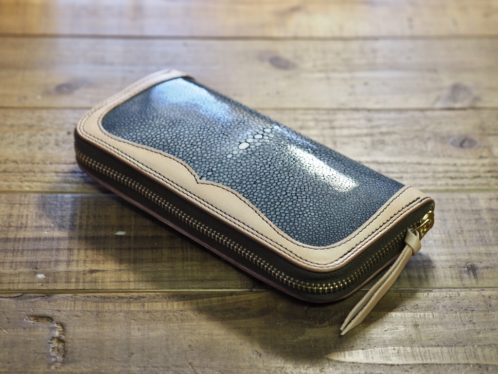 エイ革（スティングレイ、ガルーシャ）のラウンドファスナーウォレット