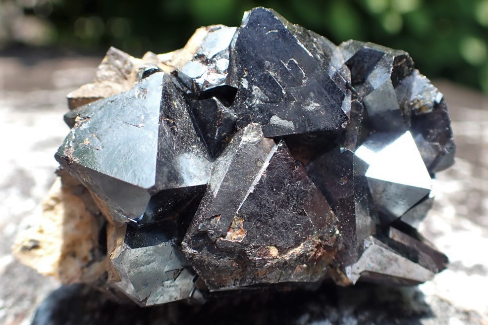 鉄鉱石のイロハ＞ 磁鉄鉱・赤鉄鉱・黄鉄鉱、その1 | 日本翡翠情報