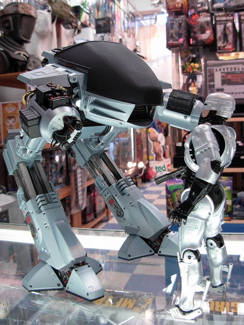 ネカの『ロボコップ/ ED-209 10インチ アクションフィギュア with