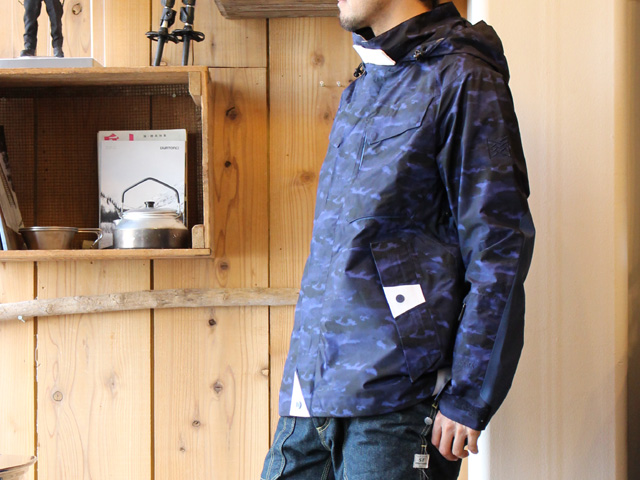 BURTON THIRTEEN（バートン サーティーン）のハードシェル ライン