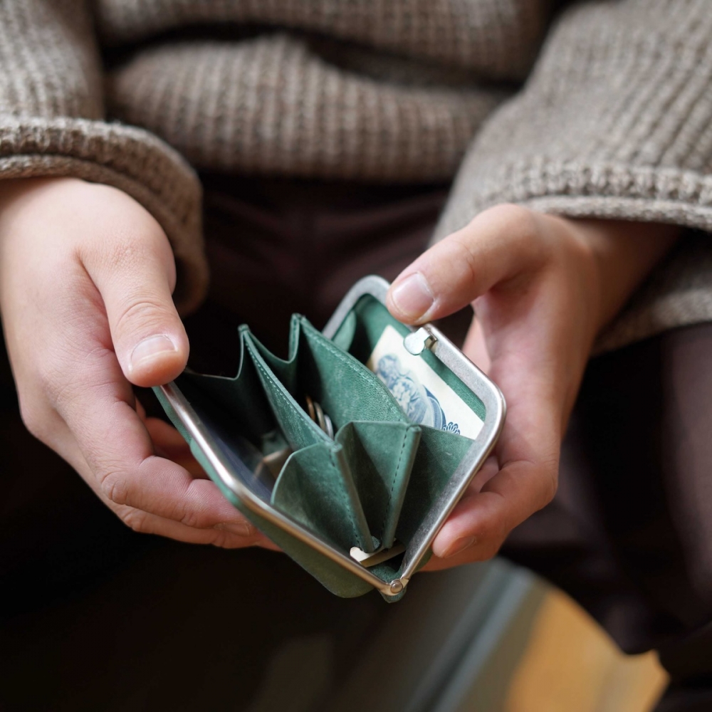 ガマ口のデザインに惹かれます・・。Hender Scheme 3d purse | 1989