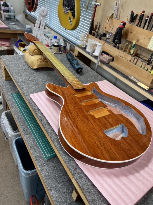 Brian Mayに最も愛された Red Spacial レプリカ “George Burns”をKz