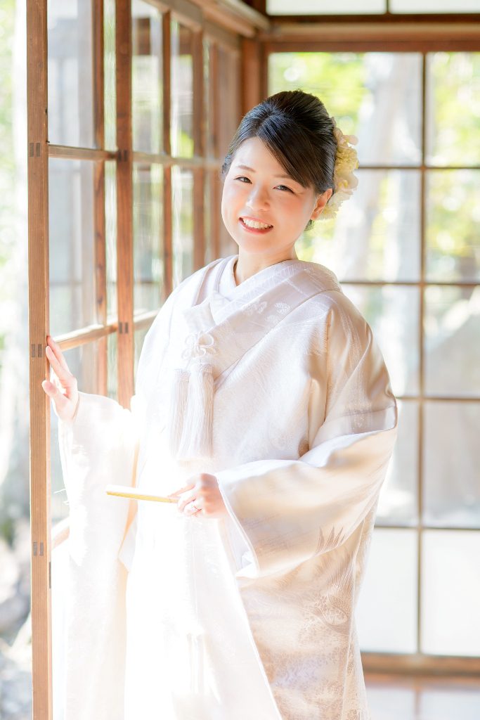 白無垢の小物は白かそれともゴールドか？