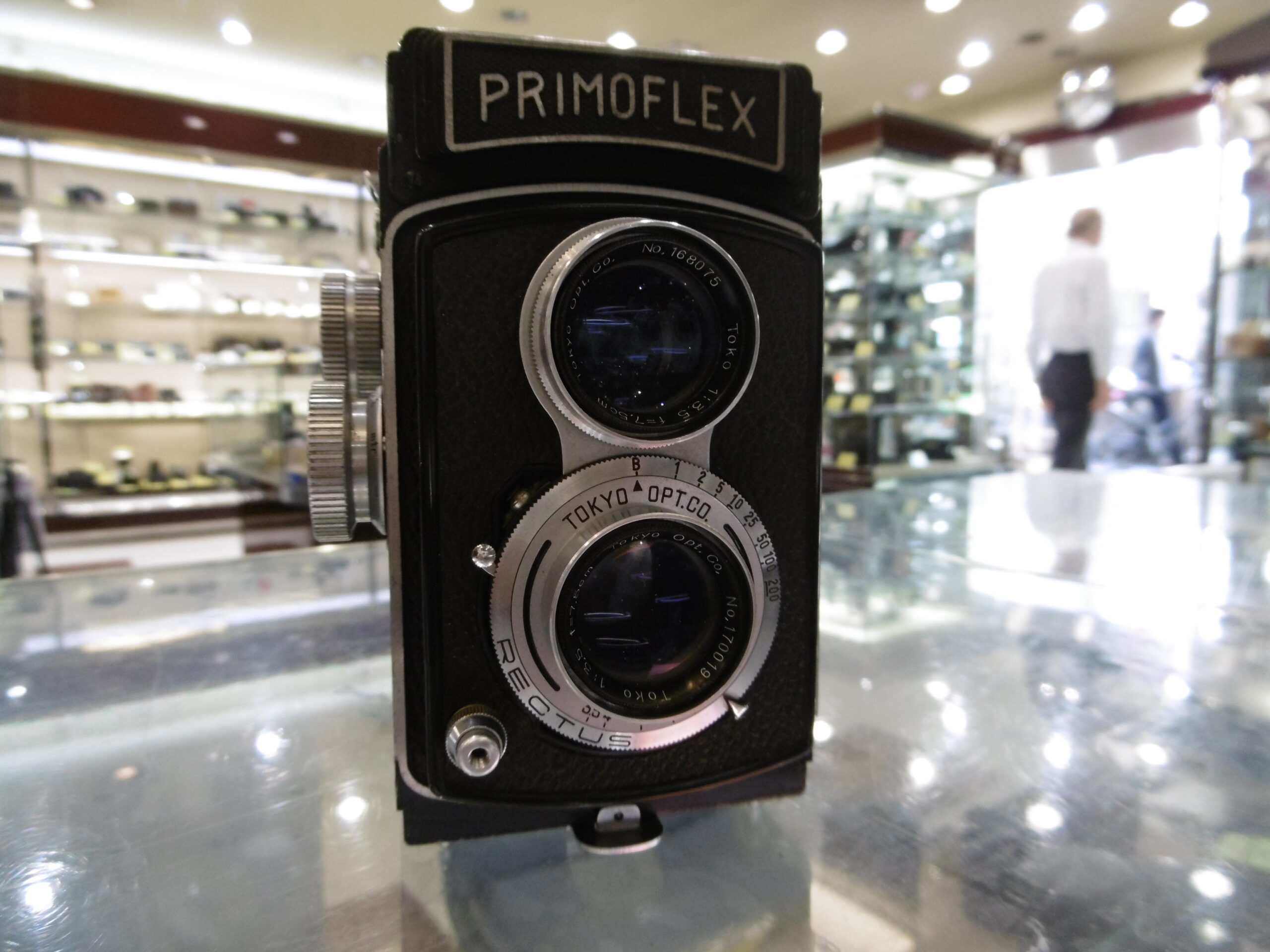 国産二眼レフカメラ「PRIMOFLEX Va」