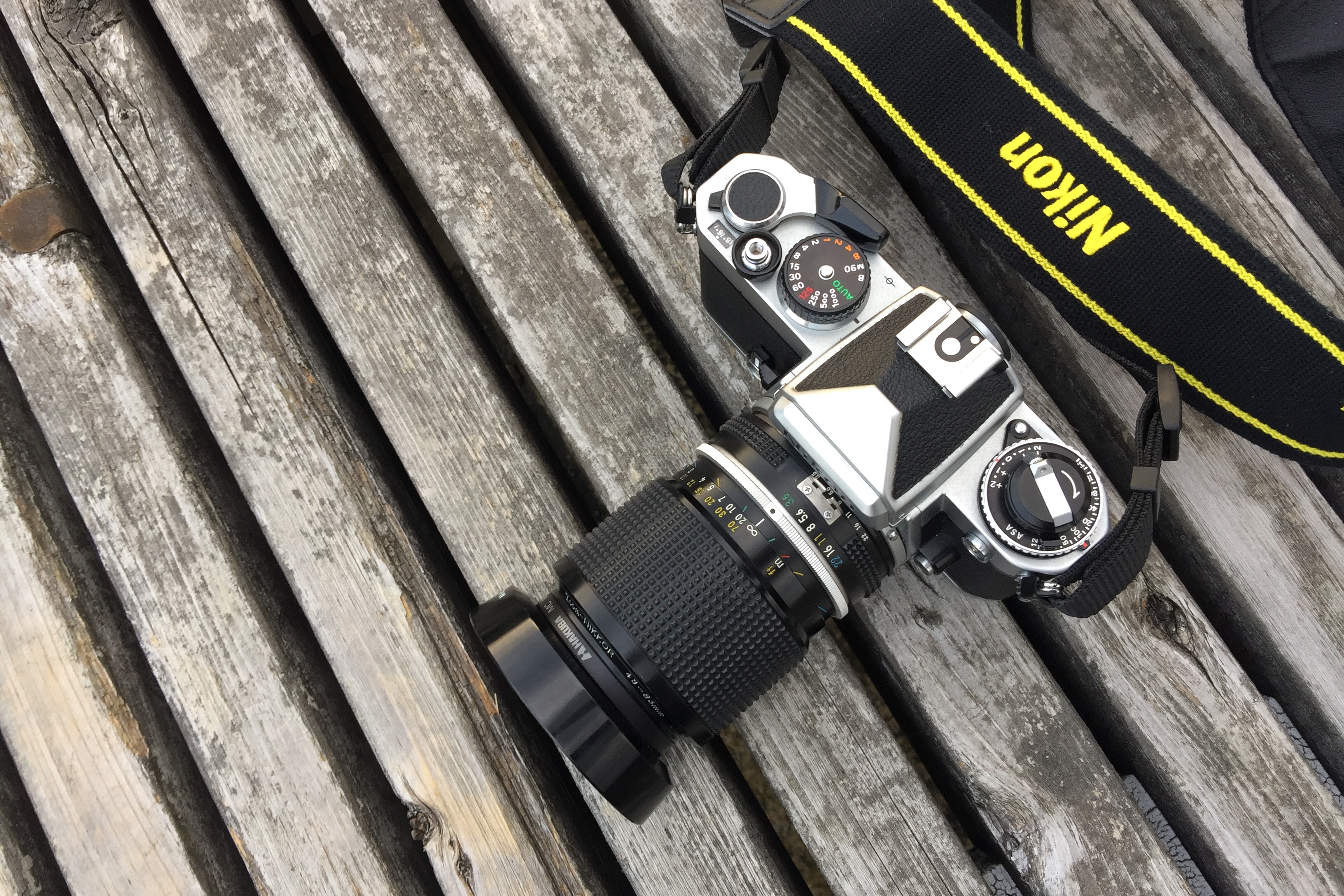 Nikon FEとヨンサンハチロクは、なかなかいいコンビ。｜記憶カメラ