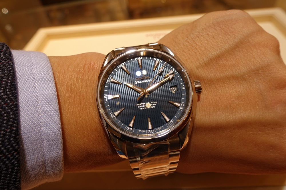 オメガ】シーマスターアクアテラ！縦ラインの文字盤とその青さに心が