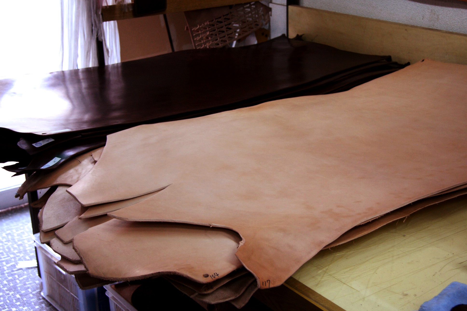 革》昭南皮革さんから革が届きました: レザークラフト・フェニックス