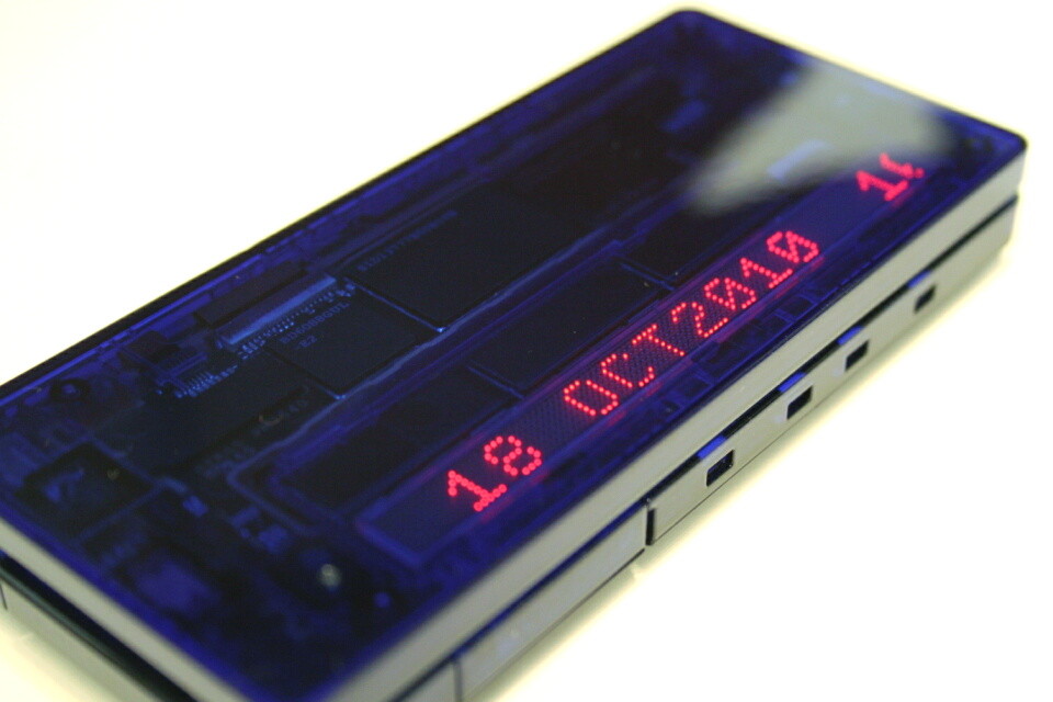 かつてのスケルトンケータイとはここが違う！au、iidaブランド「X-RAY