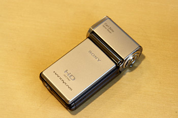 世界最小・最軽量のハイビジョンカメラ「HDR-TG1」をレビュー