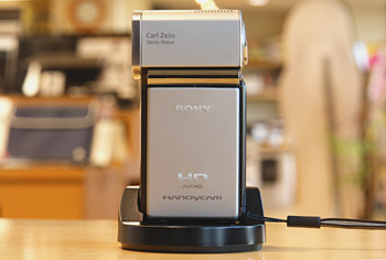 世界最小・最軽量のハイビジョンカメラ「HDR-TG1」をレビュー