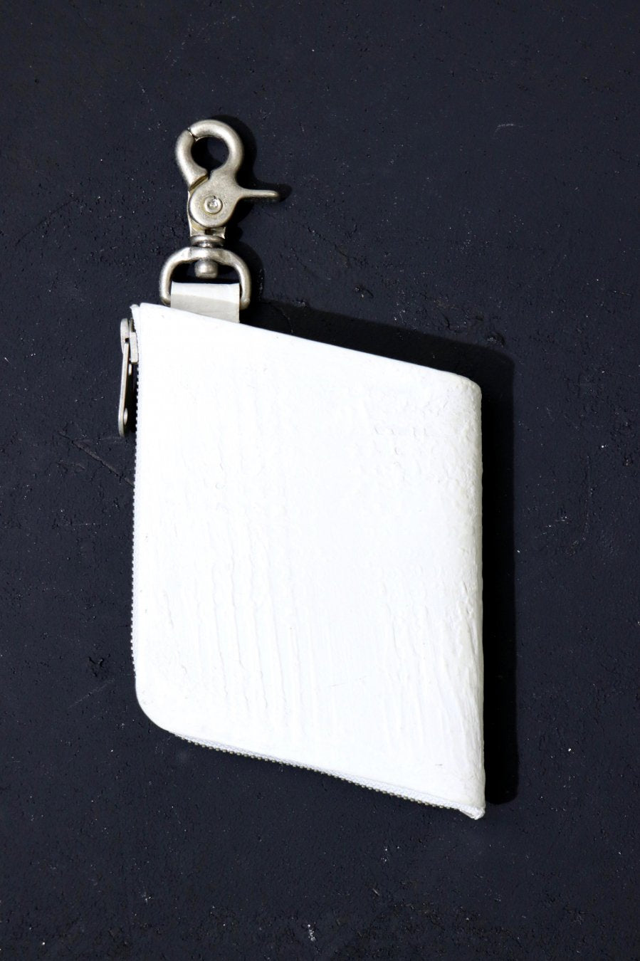 カガリユウスケ(KAGARI YUSUKE)の白壁カラビナ付き財布の通販｜PALETTE