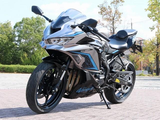 Ninja ZX－25R SE 社外マフラー／ラジエタースクリーン