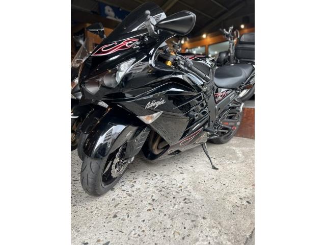 ZX-14Rクイックシフター＆BEETバックステップ取付（モトガレージ