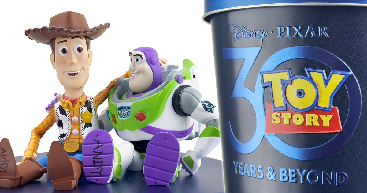 トイ・ストーリー』30周年──ウッディとバズの絆をかたちにした記念
