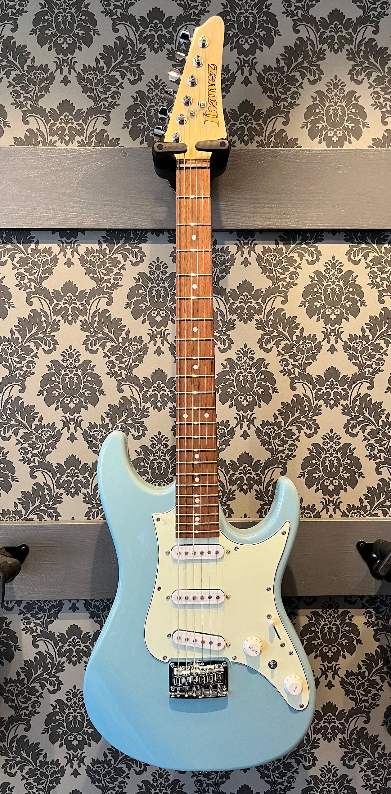 Ibanez AZES31-PRB Purist Blue – Rock City Guitar Shop