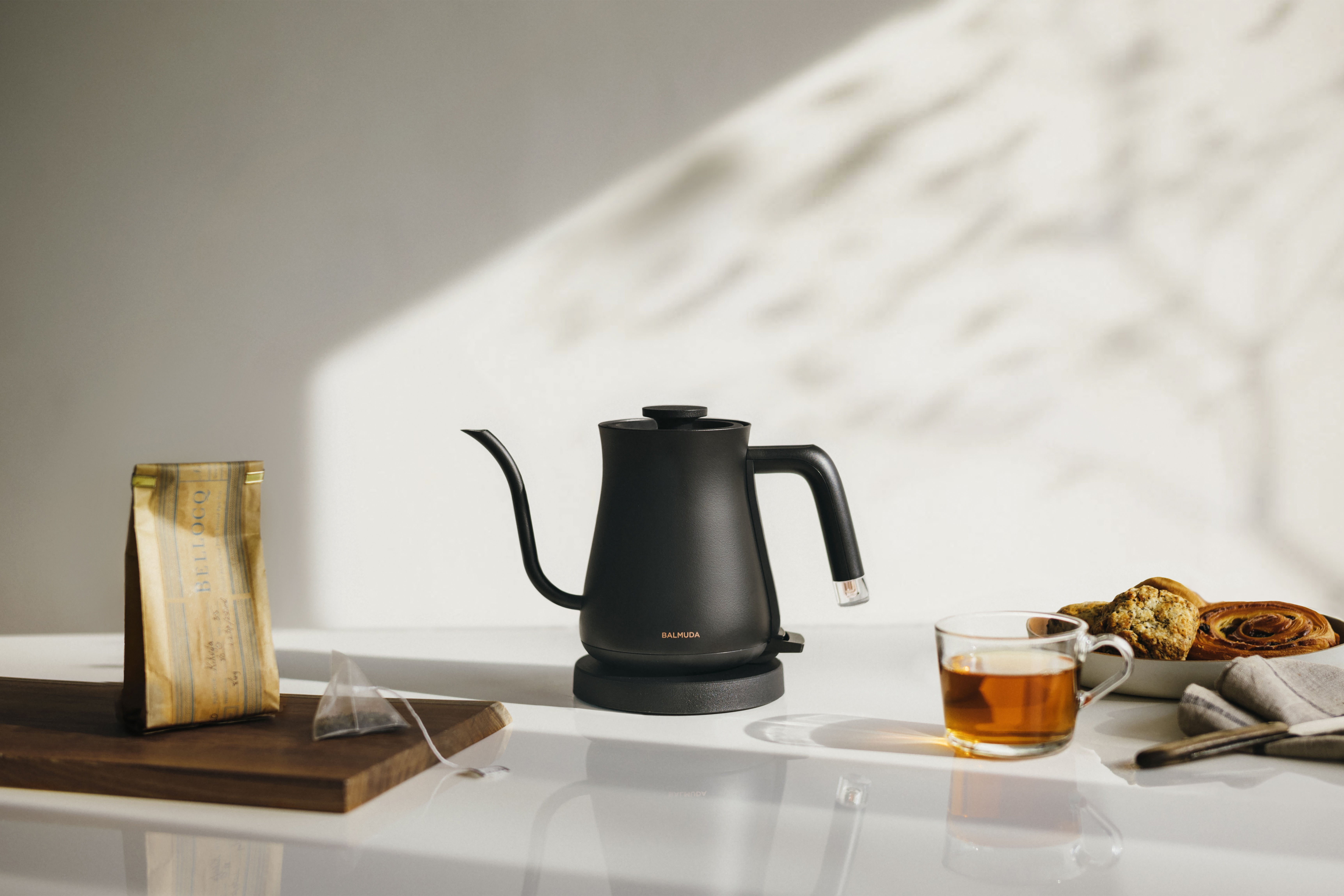 小さくて美しい電気ケトル「BALMUDA The Pot」がリニューアル