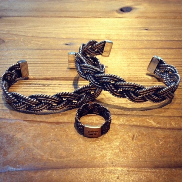 ペ*ん様 ナンバーナイン チタンバングル MORE! MORE 割引 PAIN! ペ*ん