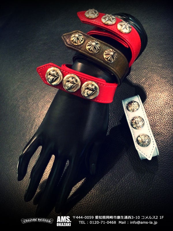 クロムハーツ ブレスレット 3ボタン2スナップ レザーブレスのご紹介