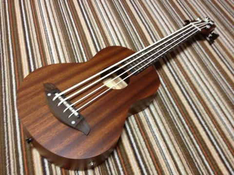 2万でウッドベース風サウンド！ウクレレベース 音音 OT-UB/FL