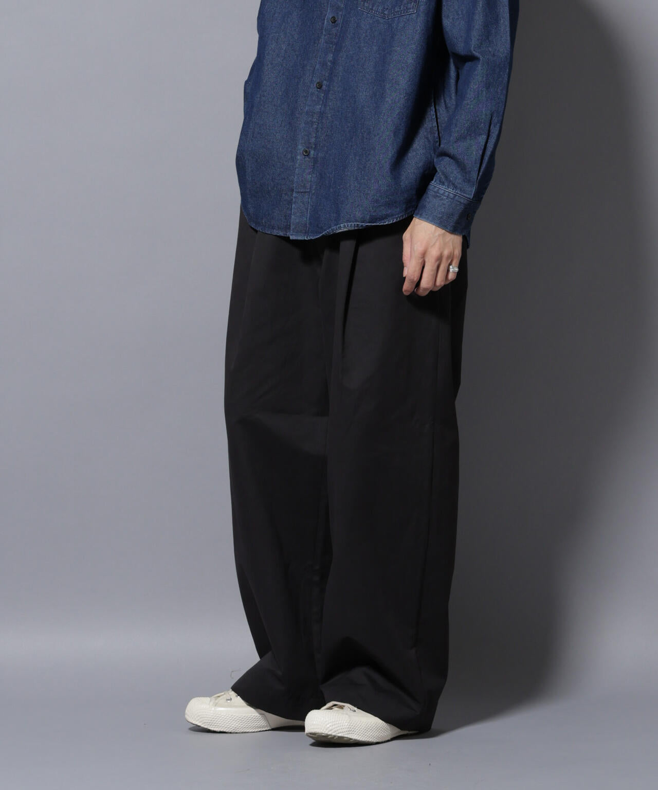 オイルドライクバギーパンツ