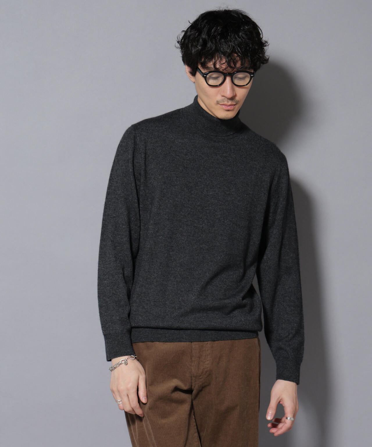 カシミヤミックスタートルネックニット