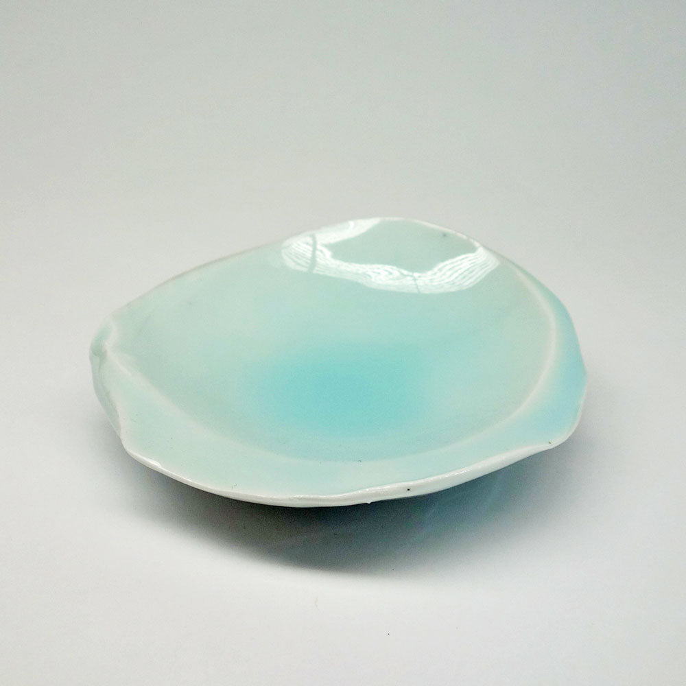 加藤委】青白磁しずく皿 – 工房イクコオンラインショップ