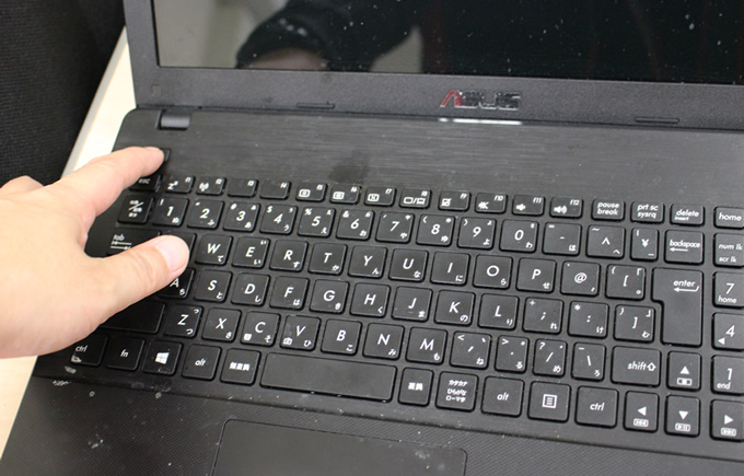 電源の入らないノートPCを買って直せるかチャレンジ ASUS X551M 分解