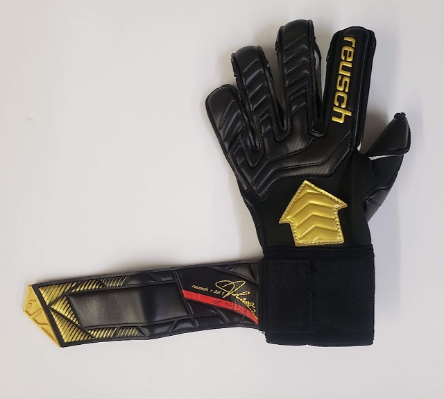 reusch ゴールキーパーグローブ | アトラクト AB1 - サンチスタ