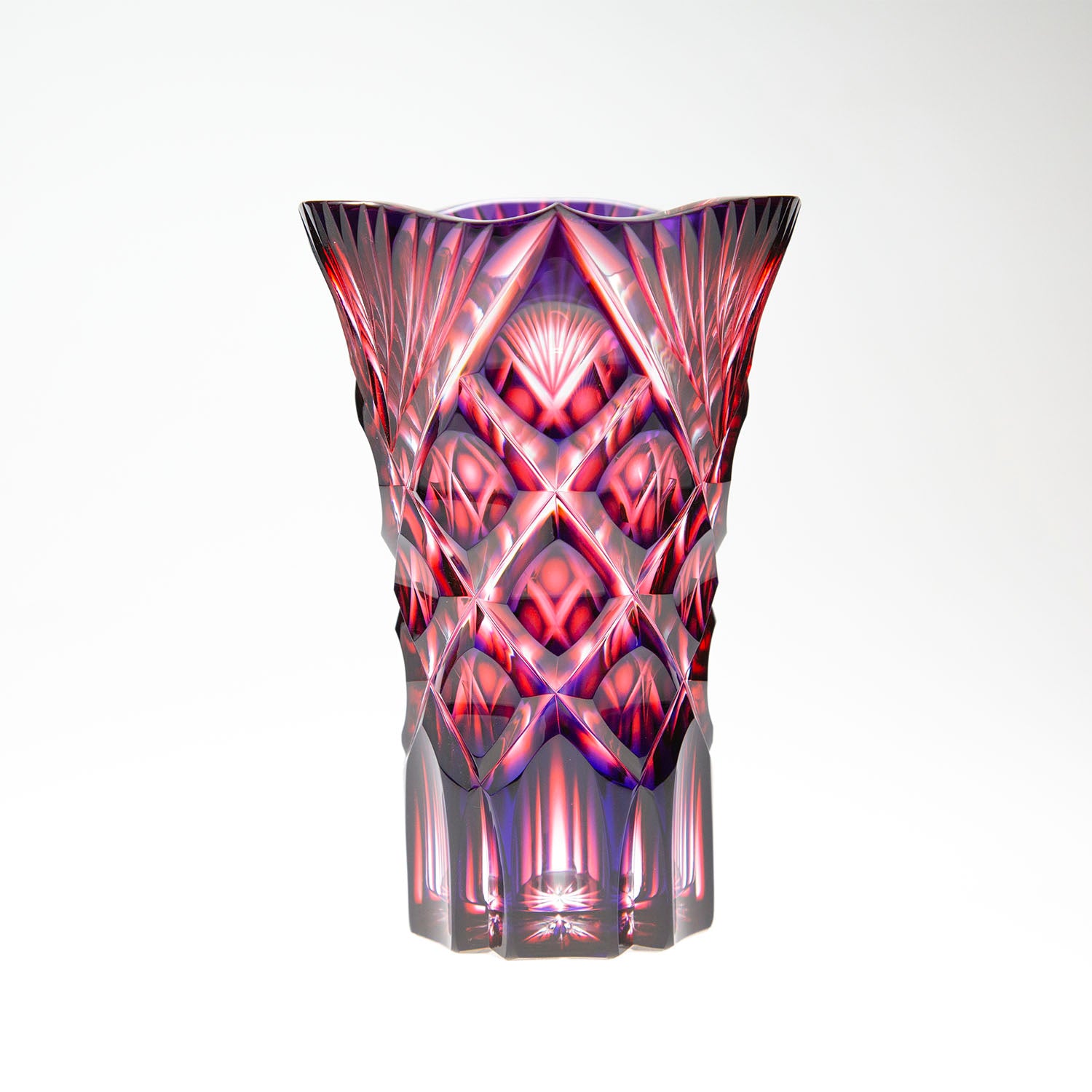 島津薩摩切子】 二色衣 天開花瓶 – ㈱島津興業 島津薩摩切子