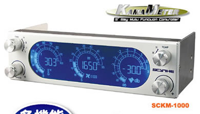 8色に光る3連デジタルメーターがかっこいい！5インチベイ内蔵 多機能