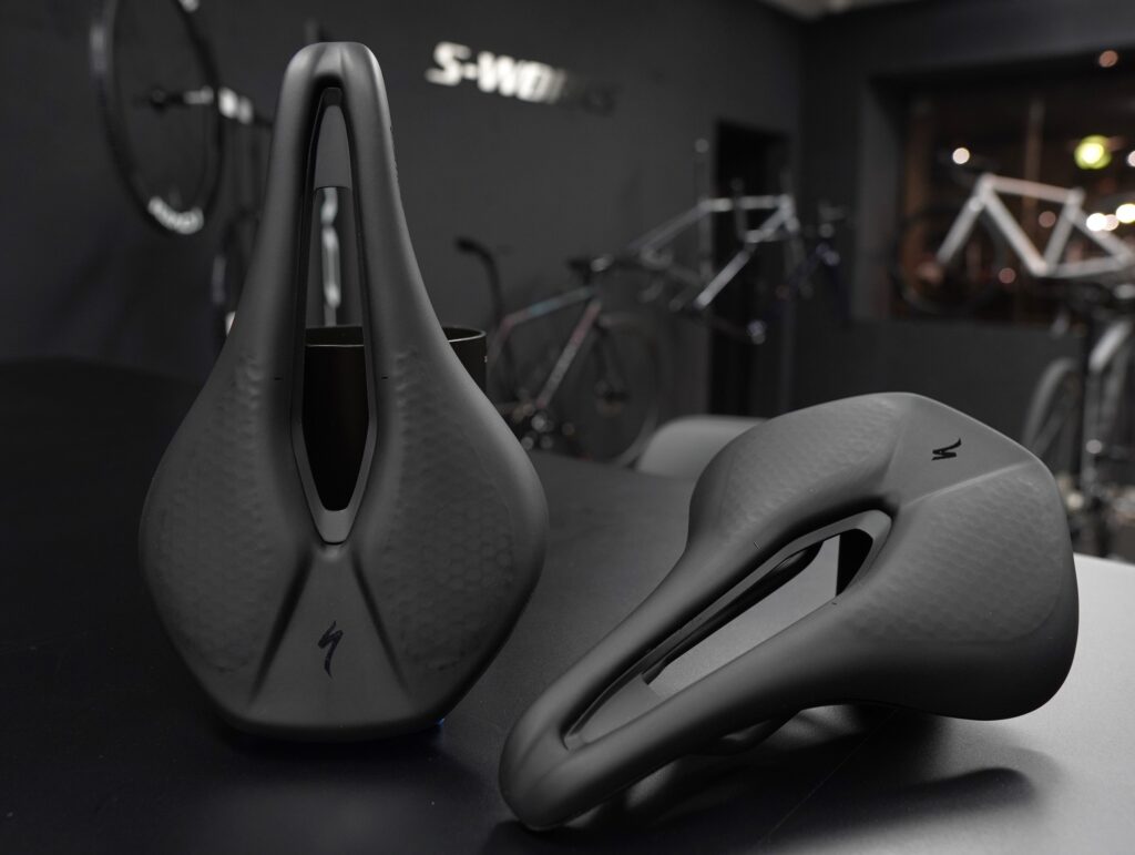 ミラーサドルに“Power Expert with Mirror”が新登場！テストサドルもご