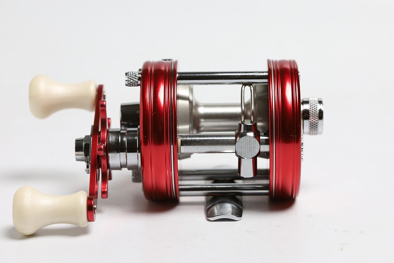 アブガルシア アンバサダー 2500C ノスタルジアレッド 未使用並み