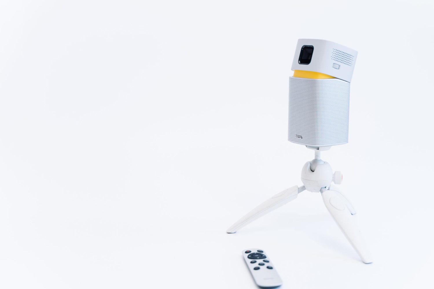 持ち運べるバッテリー内蔵のWi-Fi小型プロジェクター『GV1』レビュー