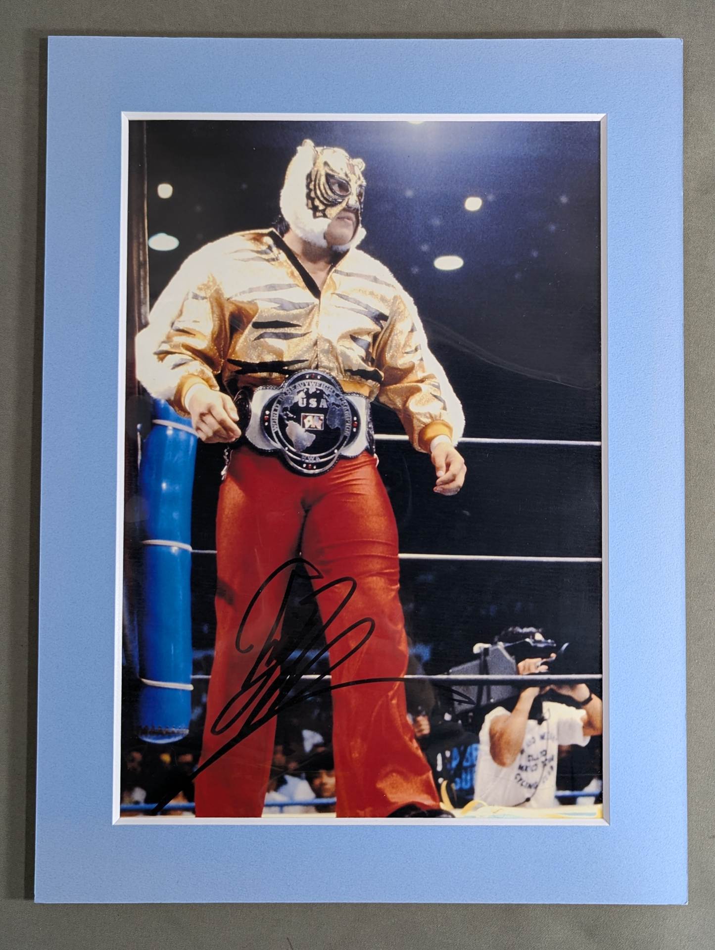 初代タイガーマスク 直筆サイン入り 写真パネル(NWA世界ジュニアヘビー