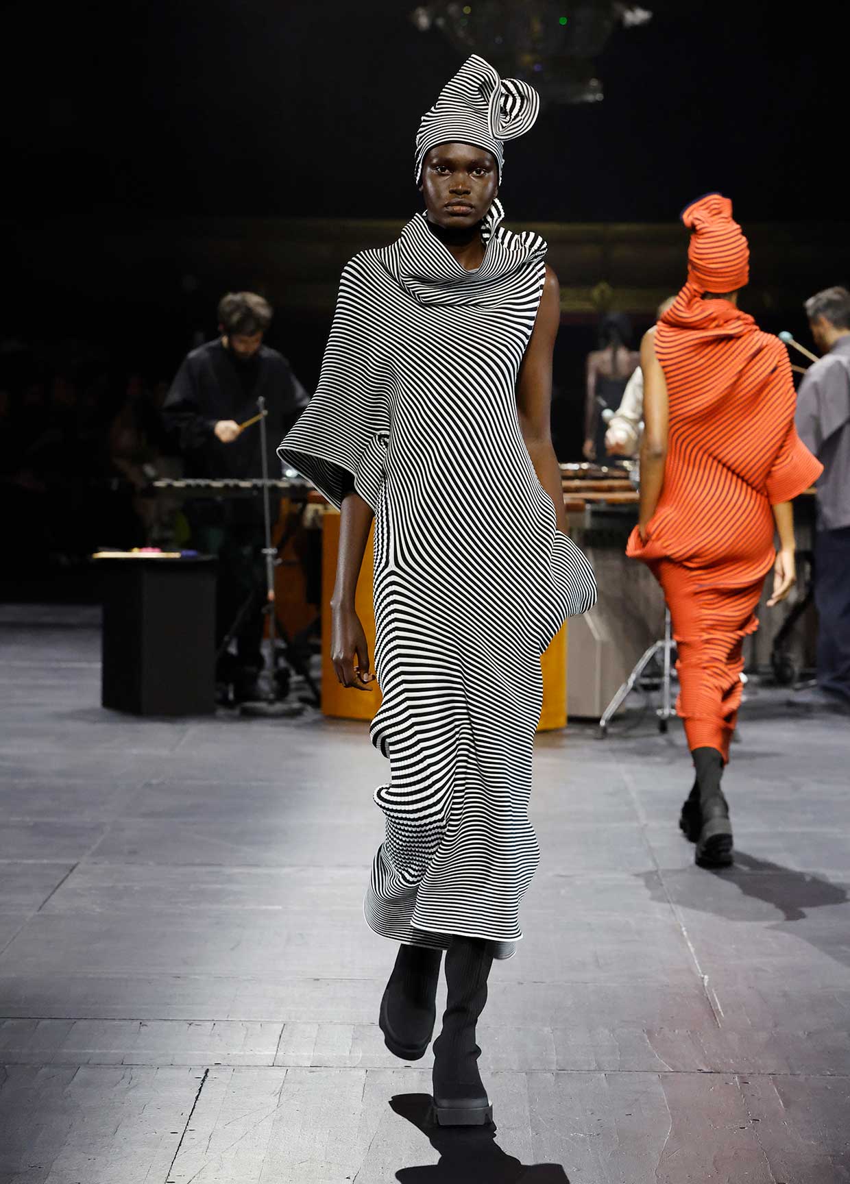 ISSEY MIYAKE AUTUMN WINTER 2023/24 COLLECTIONS 27 – ISSEY MIYAKE