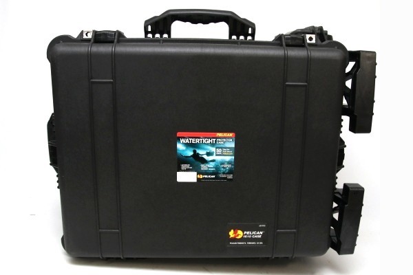 ペリカンケース 1610M】大型ローラーホイールの付いた1610。悪路でも