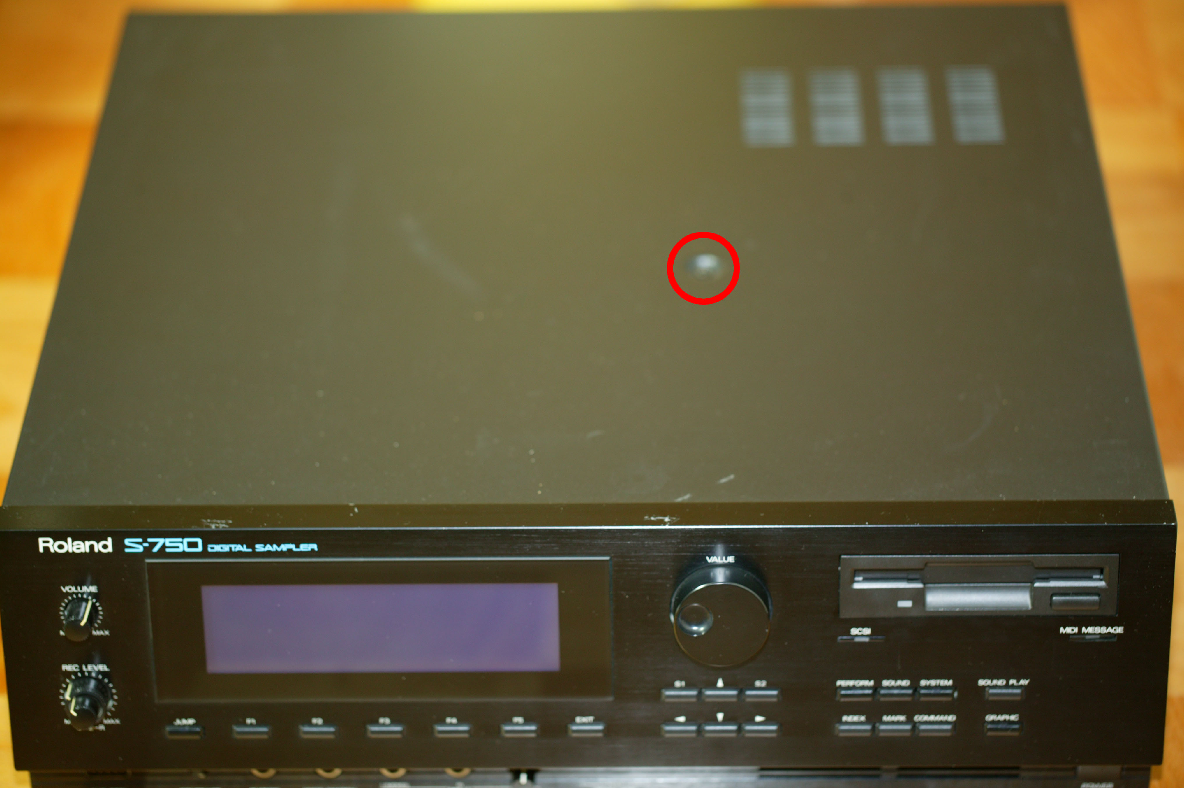 Roland S750に内蔵SCSIを増設して、CF AztecMonsterを内蔵させる