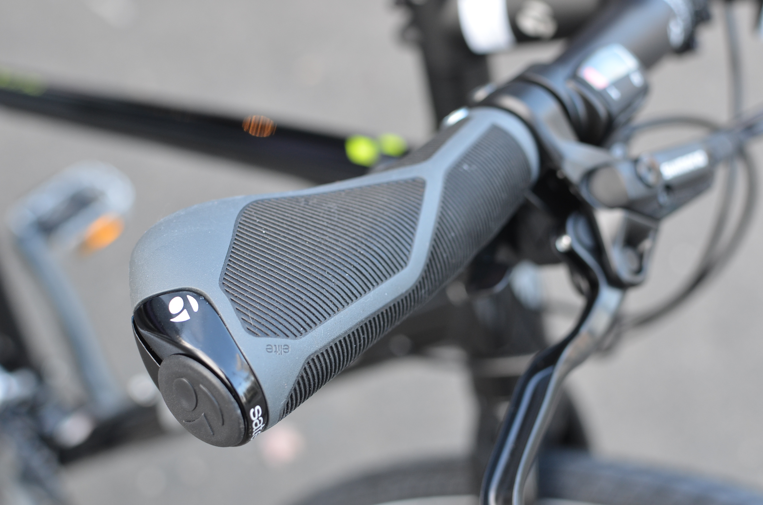 TREK ディスクブレーキ付きクロスバイク ALLANT 7.4（アラント7.4