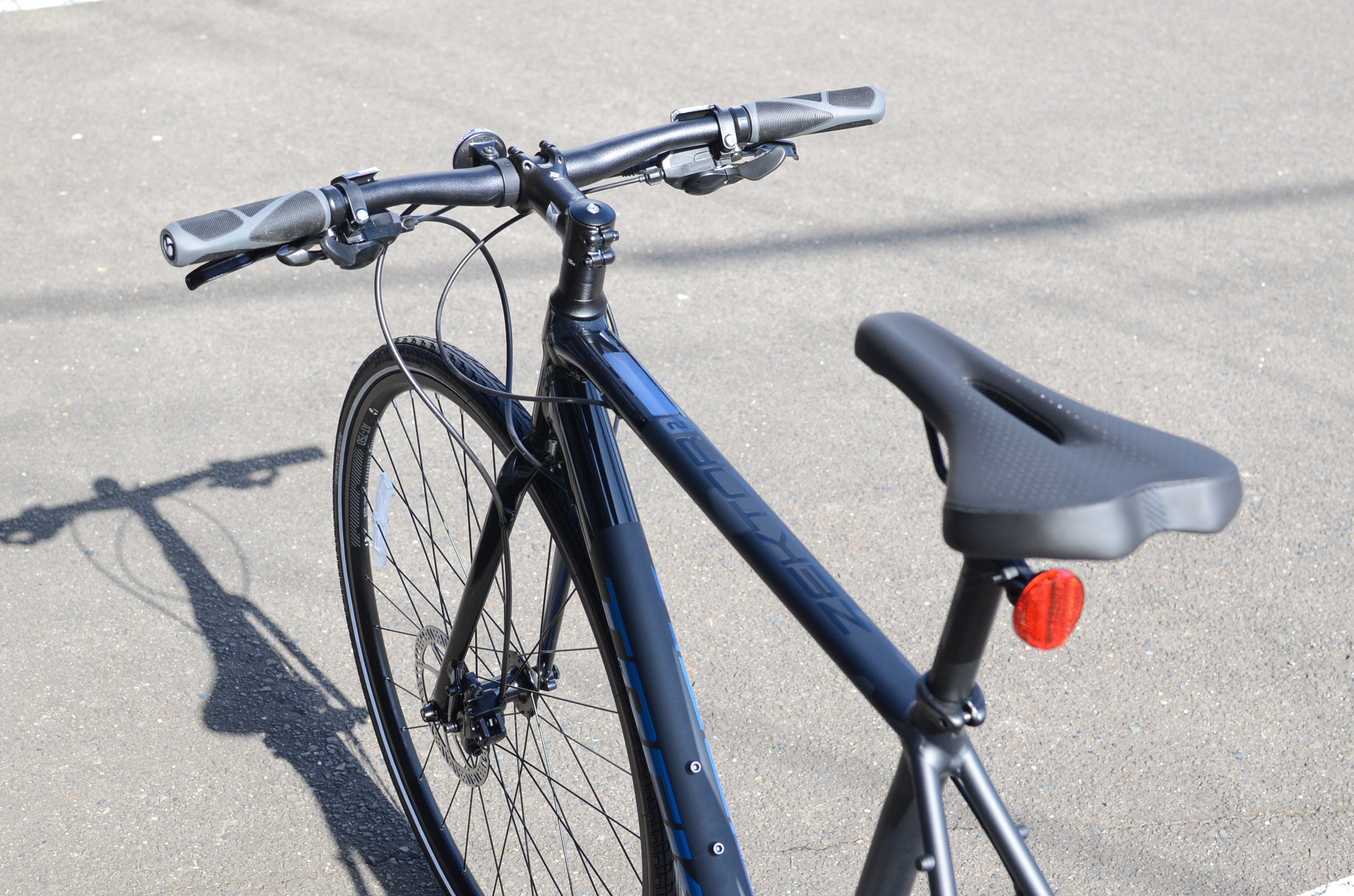 アグレッシブに走れるクロスバイク TREK Zektor2(ゼクター2) | BRENDA