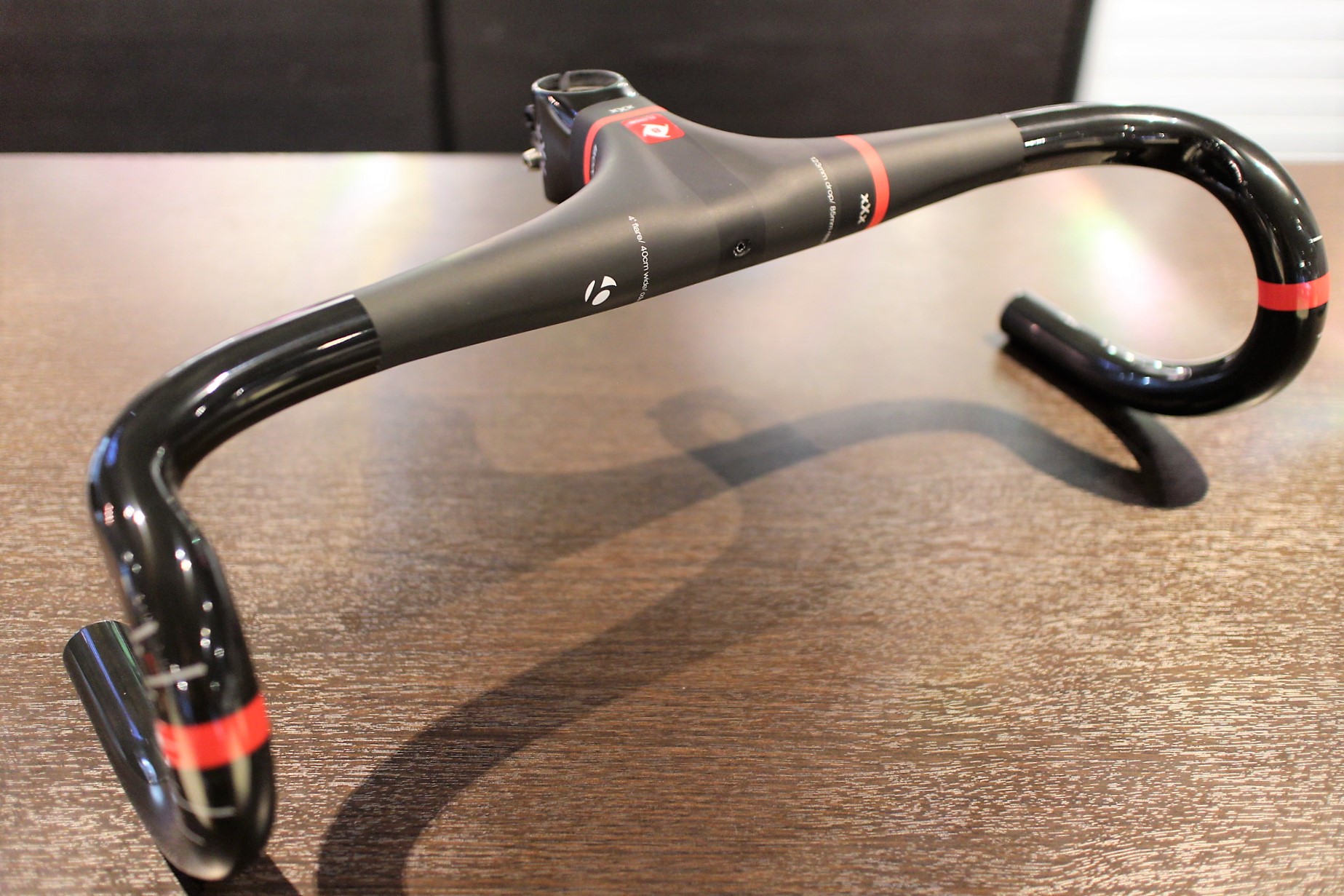 ボントレガー「XXX Integrated Bar/Stem」ステムハンドル一体型で超