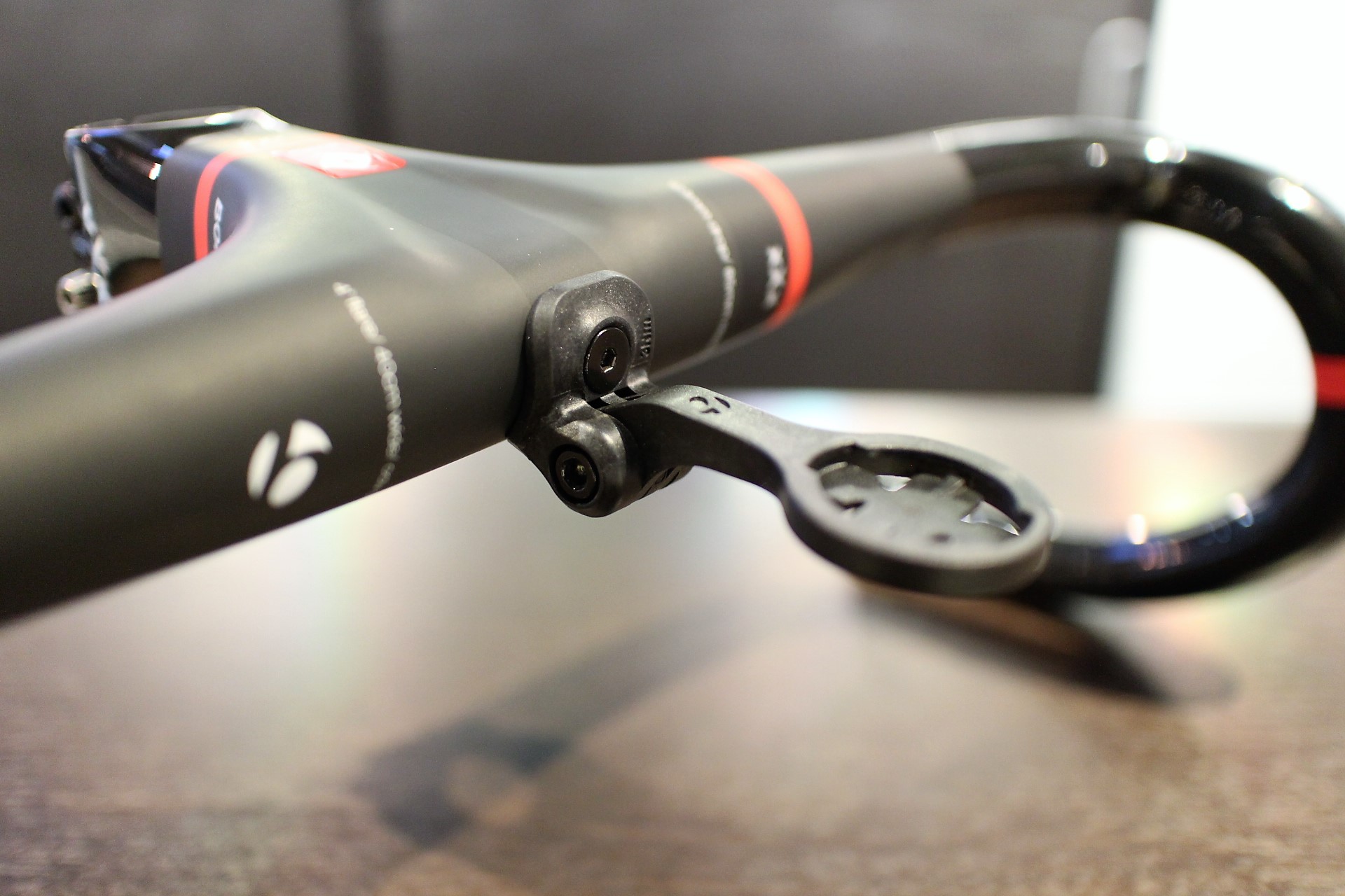 ボントレガー「XXX Integrated Bar/Stem」ステムハンドル一体型で超