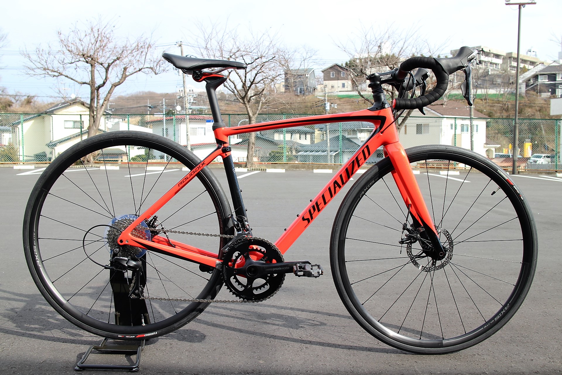 MTBのような感覚を味わえるロードバイク スペシャライズド ROUBAIX