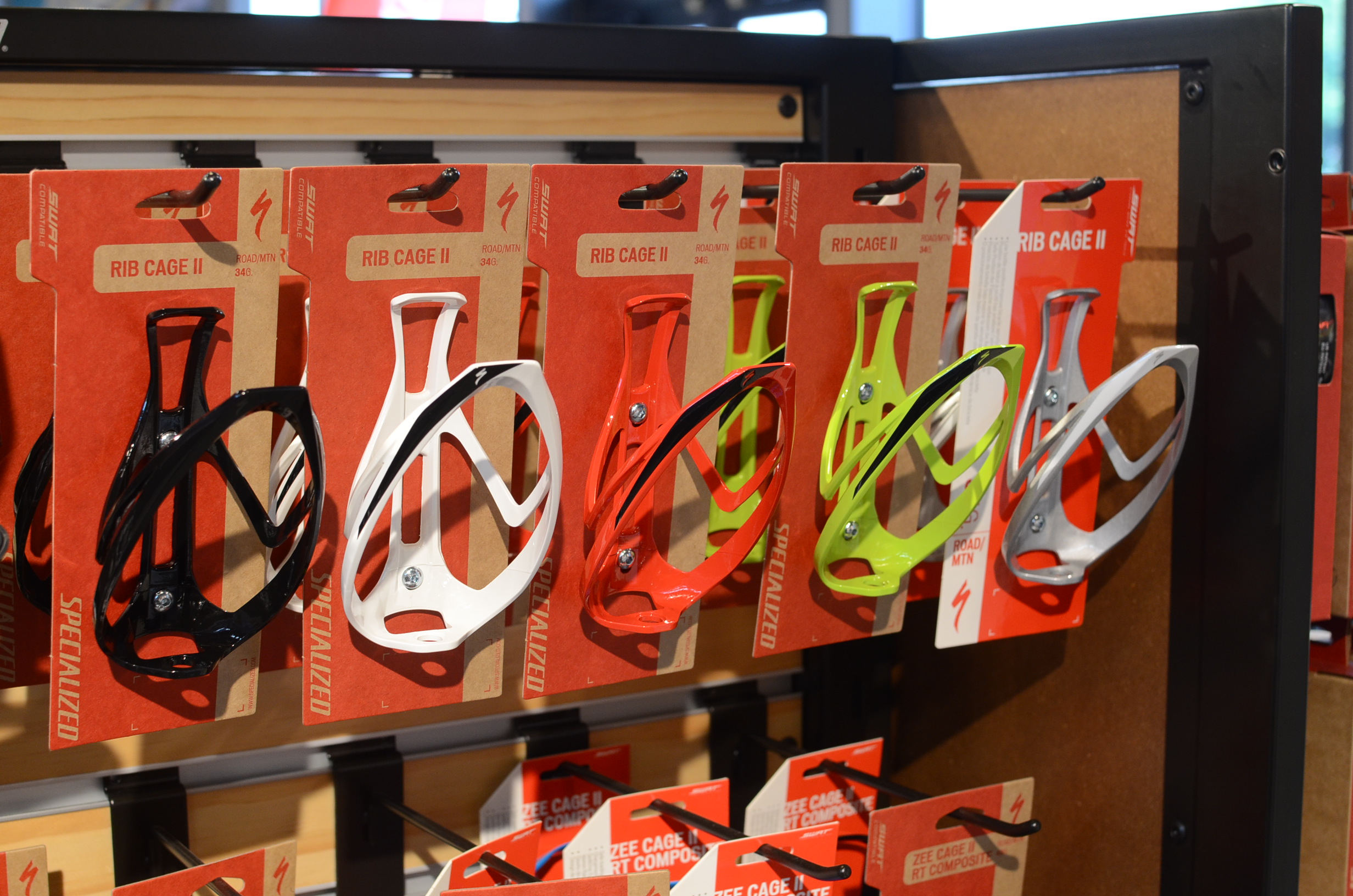 S-WORKS CARBON RIB CAGE II カーボン/レッドカラーがメーカー完売で