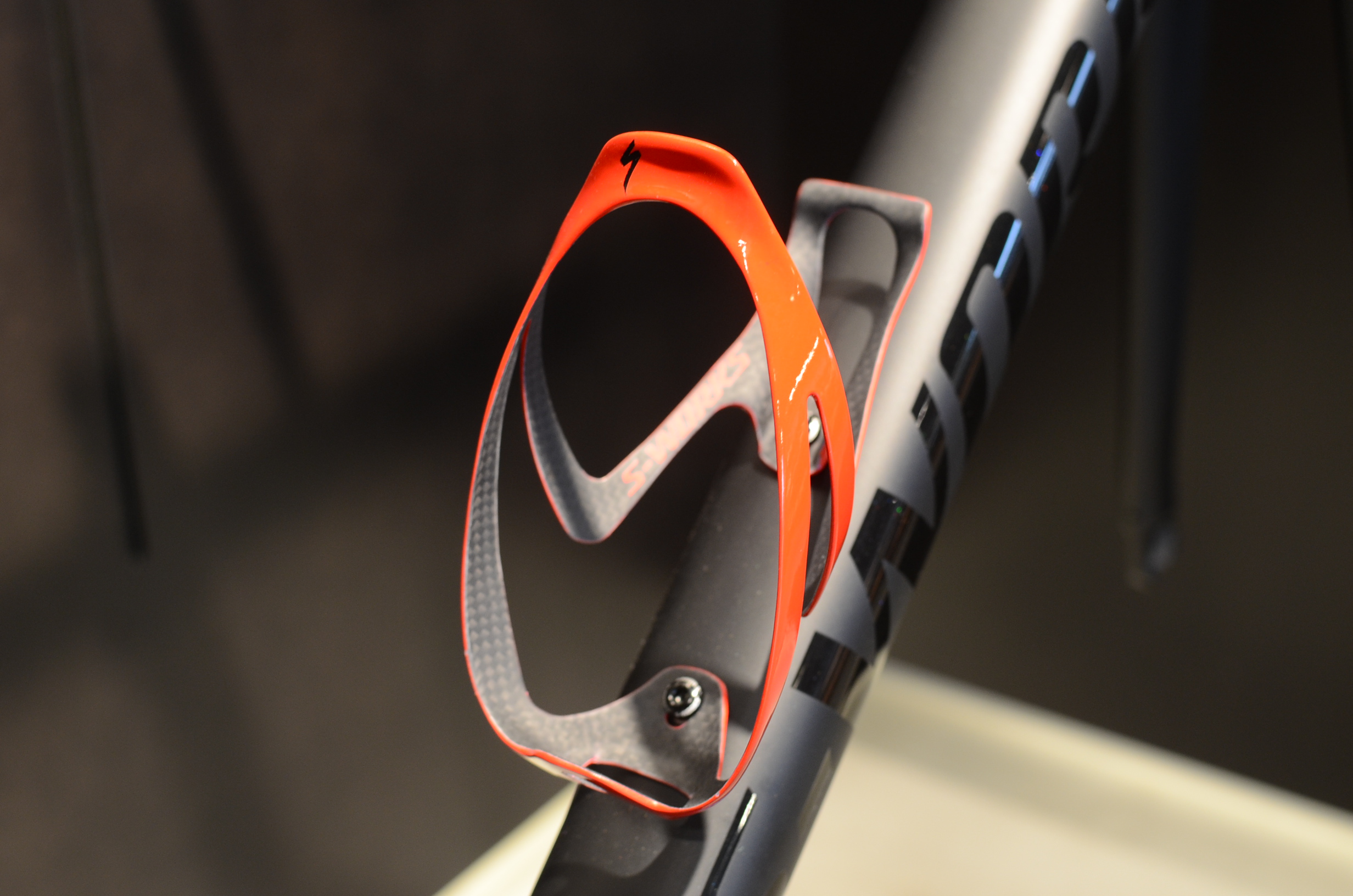 S-WORKS CARBON RIB CAGE II カーボン/レッドカラーがメーカー完売で