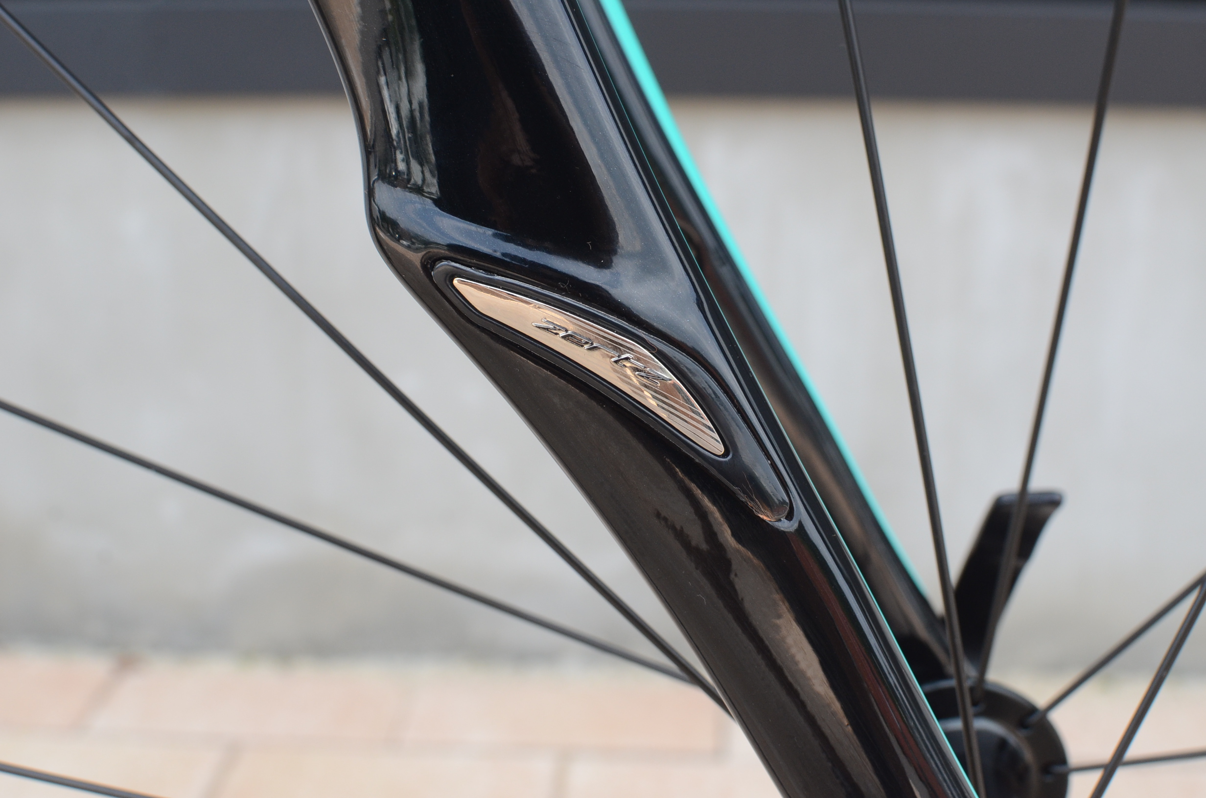 女性設計のアルミロードバイク|ドルチェ スポーツ 2018モデル | BRENDA