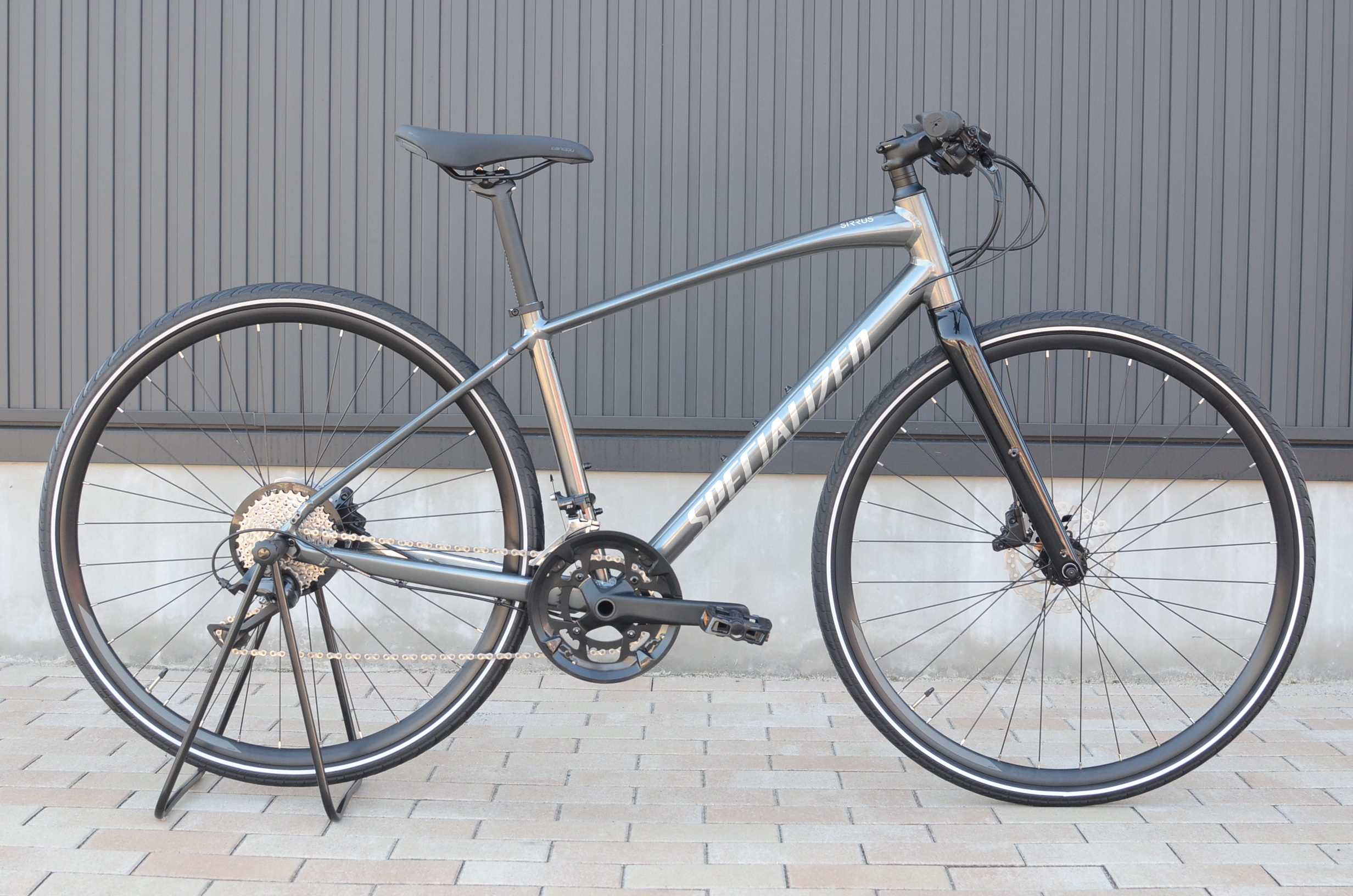 ディスクブレーキ採用のクロスバイク、シラススポーツディスク2018