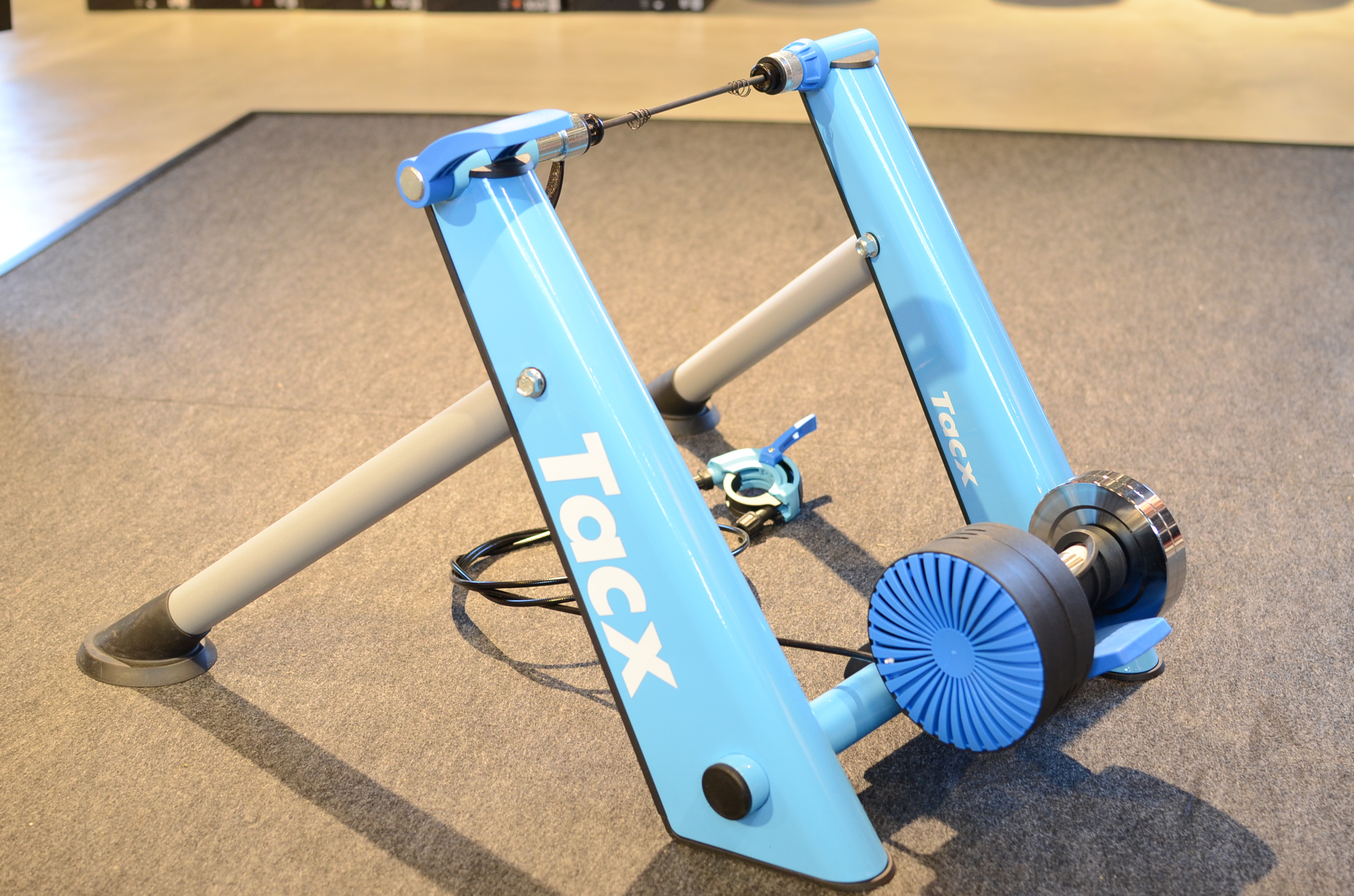 冬と言えばローラー台！TACX ブルーマチック 後輪固定式 | BRENDA仙台